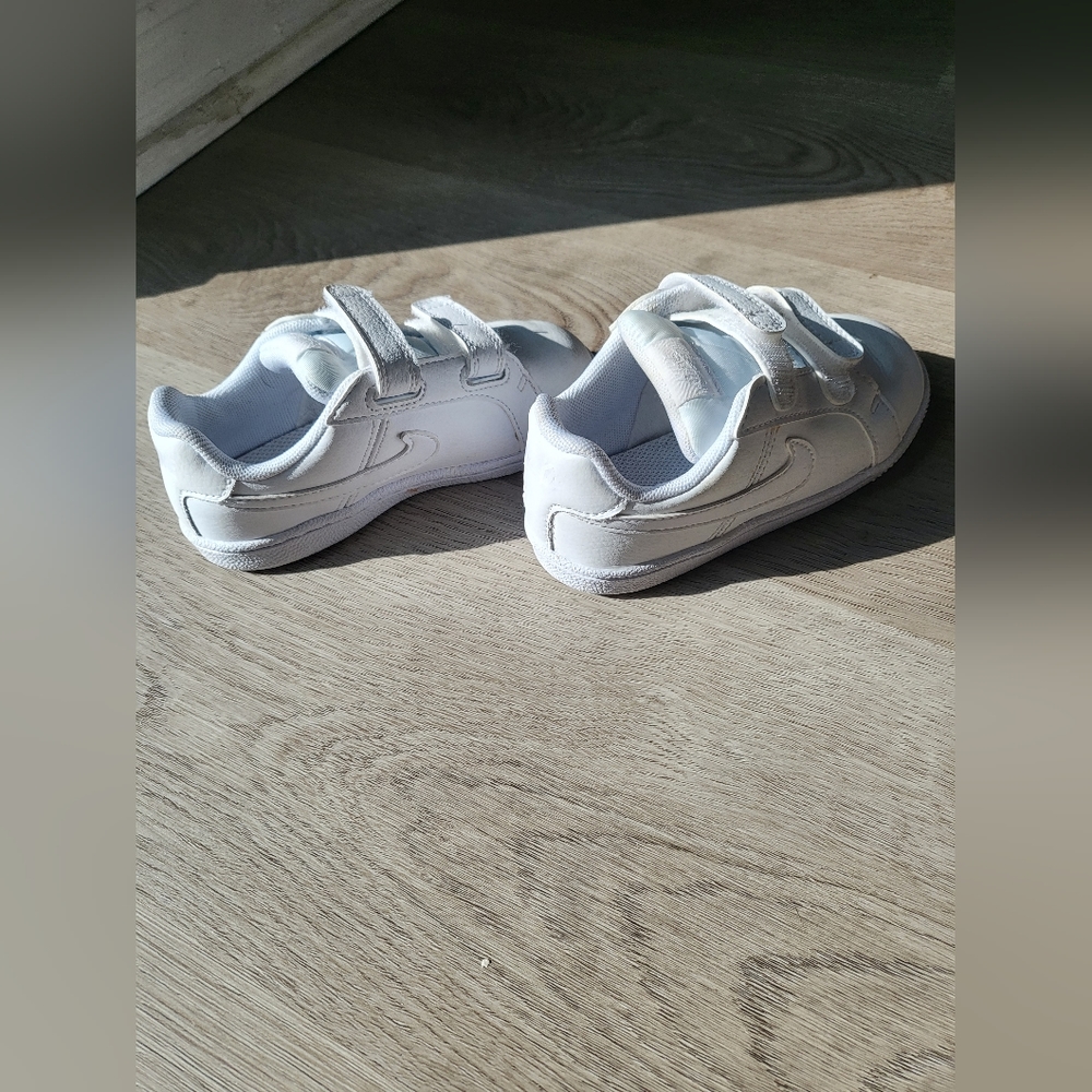 Toddler white nike velcro sneakers